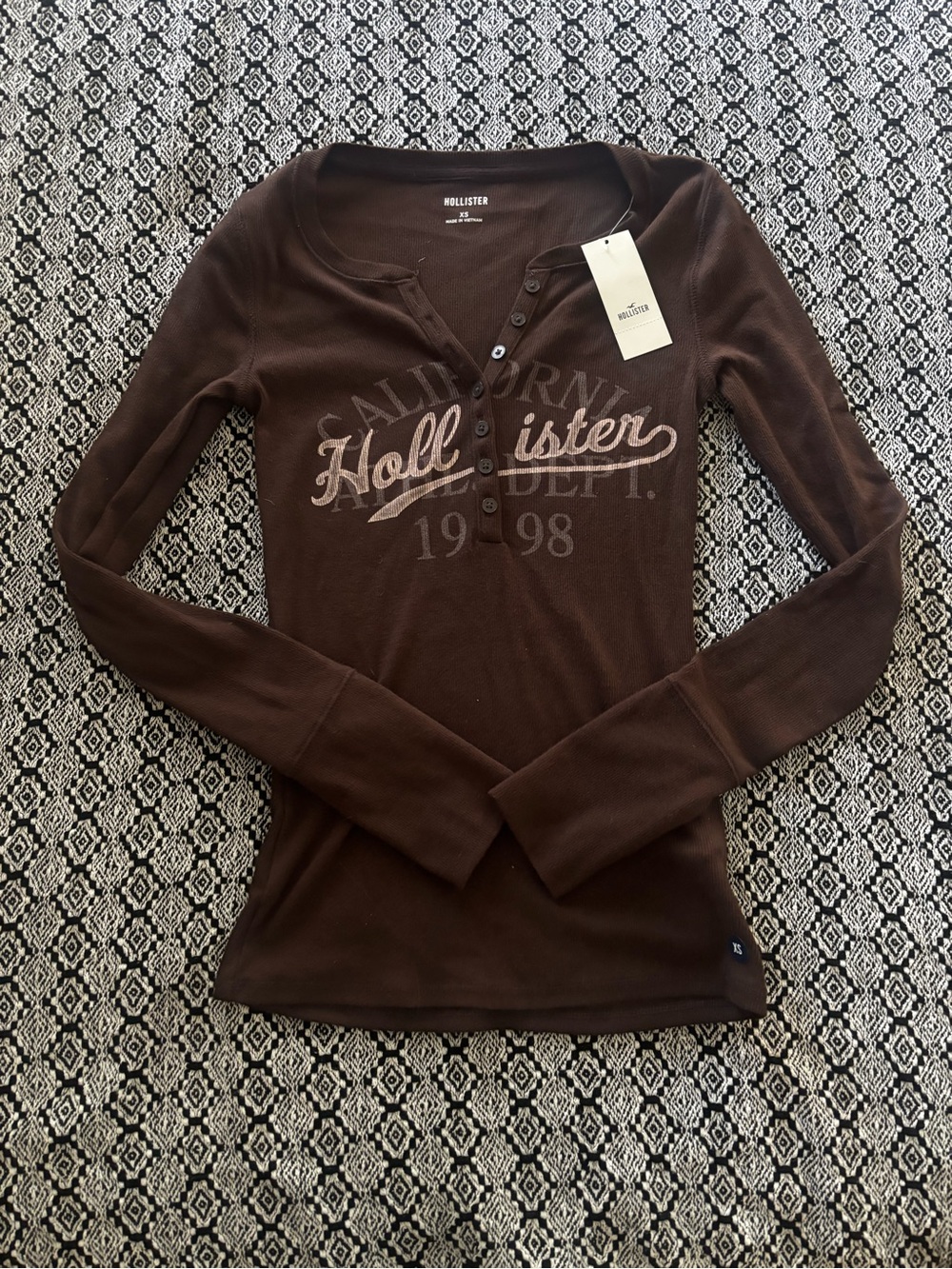 Hollister Brown Long-Sleeve Ribbed Henley with Logo Brand New